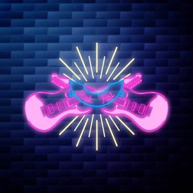Neon tabela tuğla duvar arka plan üzerinde parlayan vintage rock festivali amblemi