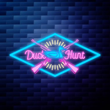 Neon tabela tuğla duvar arka plan üzerinde parlayan vintage avcılık amblemi