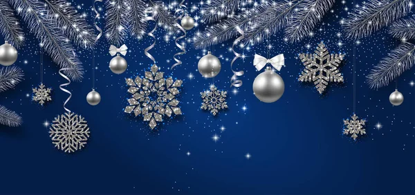 Banner de Navidad y Año Nuevo con ramas de abeto, bolas de plata y — Vector de stock