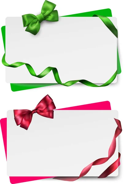 Tarjetas de regalo coloridas con hermoso lazo de satén . — Vector de stock