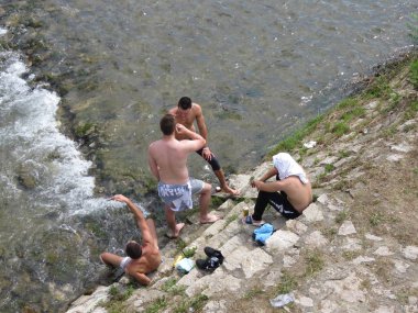 Guca, Sırbistan, 11 Ağustos 2018. Guca 57 trompet Festivali. Sırbistan Dünya çapında bilinen müzik festivali. Yarım milyon ziyaretçi dünyanın her yerinden gelen her Ağustos 2000 vatandaşlar şehre geldi. Festival çevreleyen gelen sahneleri.