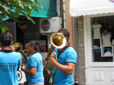 Guca, Sırbistan, 11 Ağustos 2018. Guca 57 trompet Festivali. Sırbistan Dünya çapında bilinen müzik festivali. Yarım milyon ziyaretçi dünyanın her yerinden gelen her Ağustos 2000 vatandaşlar şehre geldi. Festival çevreleyen gelen sahneleri.