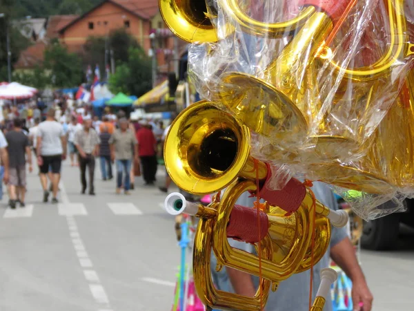 Guca, Sırbistan, 11 Ağustos 2018. Guca 57 trompet Festivali. Sırbistan Dünya çapında bilinen müzik festivali. Yarım milyon ziyaretçi dünyanın her yerinden gelen her Ağustos 2000 vatandaşlar şehre geldi. Festival çevreleyen gelen sahneleri.