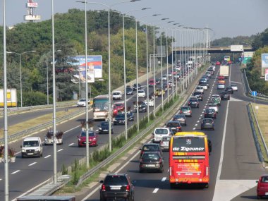 Belgrad, Sırbistan, 22 Ağustos 2018. Sabah acele yolu E-75, 08:00 ve 08:30 am.