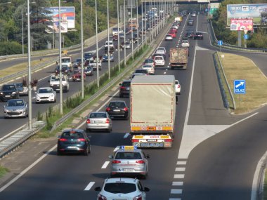 Belgrad, Sırbistan, 22 Ağustos 2018. Sabah acele saat yolu E-75, 08:00 ve 08:30 am.