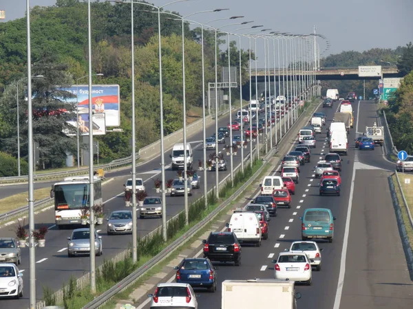 Belgrad, Sırbistan, 22 Ağustos 2018. Sabah acele saat yolu E-75, 08:00 ve 08:30 am.