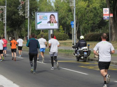 Belgrad, Sırbistan, 30 Eylül 2018. 2 Belgrad Yarı maraton. Koşucular şehir sokak çalışan birçok ülkeden.