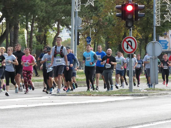 Belgrad Sırbistan Eylül 2018 Belgrad Yarı Maraton Koşucular Şehir Sokak — Stok fotoğraf