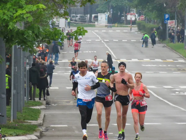 Belgrado Serbia Aprile 2019 32Esima Maratona Belgrado Corridori Provenienti Molti — Foto Stock