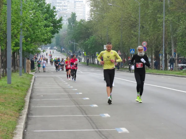 Belgrado Serbia Aprile 2019 32Esima Maratona Belgrado Corridori Provenienti Molti — Foto Stock