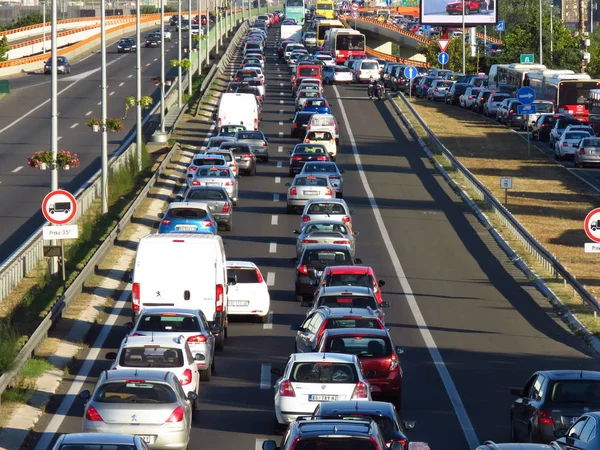 2019年9月13日 セルビア ベオグラード 高速道路E 75のラッシュアワーでの交通渋滞 — ストック写真