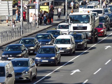 Belgrad, Sırbistan, 1 Ekim 2019. Şehir merkezinde trafik sıkışık..