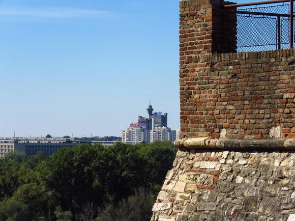 Belgrado Serbia Octubre 2019 Fortaleza Kalemegdan Con Edificios Modernos Fondo — Foto de Stock