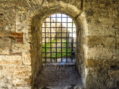 Kalemegdan kale geçidinde demir kapı..