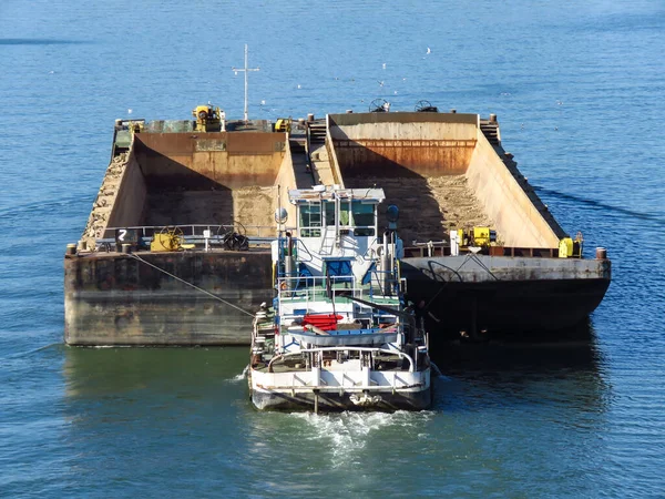 Κάτοψη Του Tugboat Σπρώχνει Άδεια Φορτηγίδα Στον Ποταμό Σάβα Βελιγράδι — Φωτογραφία Αρχείου