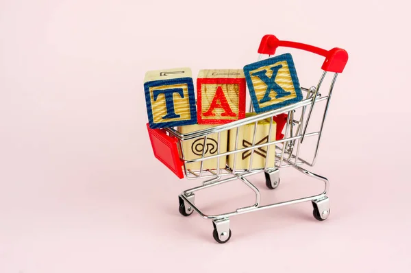 Tax Tributação Sobre Conceito Bens Domésticos Carrinho Com Bloco Alfabeto Fotos De Bancos De Imagens