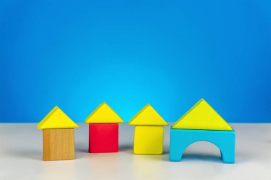 Ev inşa formu geometri küpleri. Çocuklar oyuncak, Emlak, yatırım ve iş kavramı veya diğer içerik.