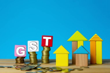 GST özellikleri için. Bina ahşap küpleri ile altın sikke istifleme. Vergi, vergi, Emlak ve yatırım genel kavram ya da diğer içerik.