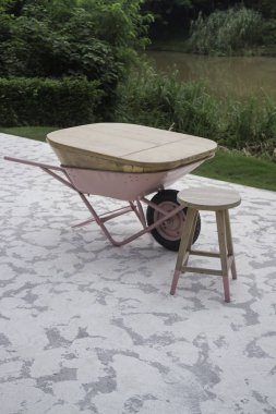 Kullanılabilir koltuk bakan nehir, stok fotoğraf