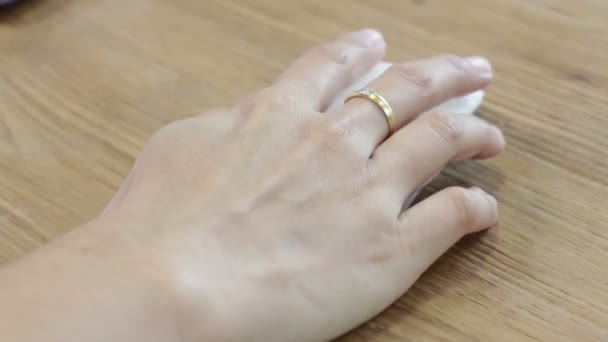 Mulher Mão Usar Mouse Laptop Perto Imagens Estoque — Vídeo de Stock