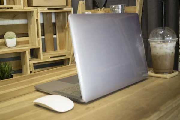 Mesa Trabalho Confortável Com Notebook Laptop Foto Stock — Fotografia de Stock