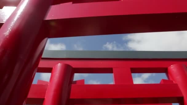 Torii Japonés Cielo Azul Verano Material Archivo — Vídeos de Stock