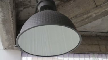 Modern siyah metal lamba tavan, Stok görüntüleri üzerinde asılı