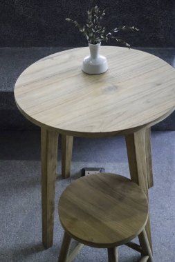 Kurumuş okaliptüs vazoda dallar, stok fotoğrafı.