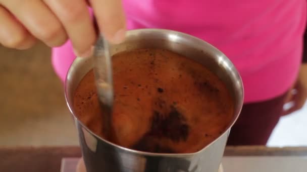 タイのお茶の成分は 映像素材を沸騰バリスタ — ストック動画