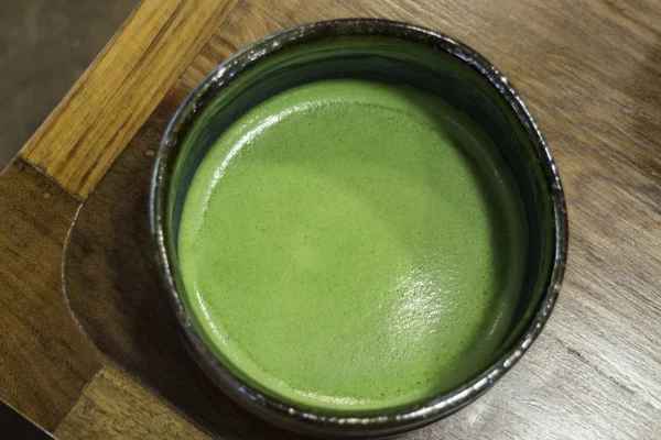 Tazón de bebida de té verde matcha caliente — Foto de Stock