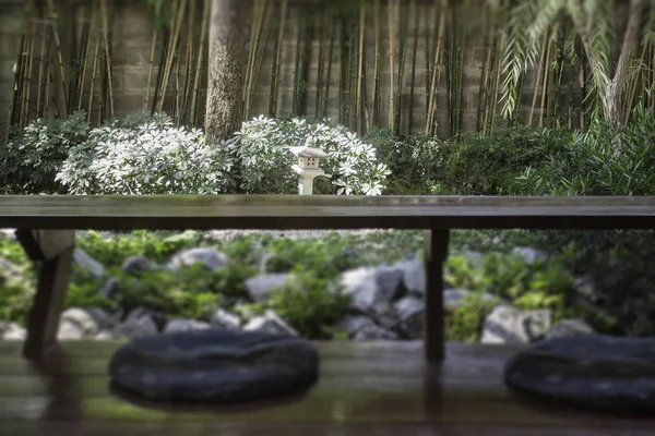 Pequeño jardín de roca de estilo japonés —  Fotos de Stock