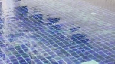 Mavi yüzme havuzu mozaik karo zemin, stok görüntüleri