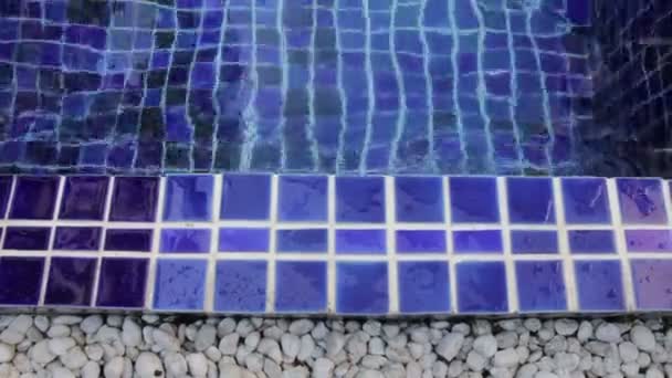 Blue Clay Square Tiles Gränsen För Enkel Pool Stock Footage — Stockvideo