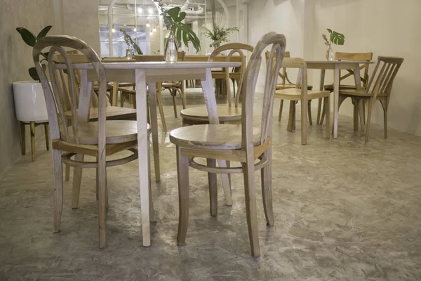Gemütliches Café mit Holzmöbel-Set — Stockfoto