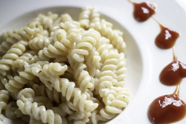 Refeição caseira molho de queijo macarrão — Fotografia de Stock