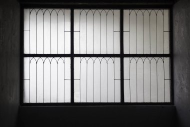 metal desenLi Çit cepheli vintage tarzı pencere