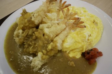 Japon körili pirinci ve karides tempurası.