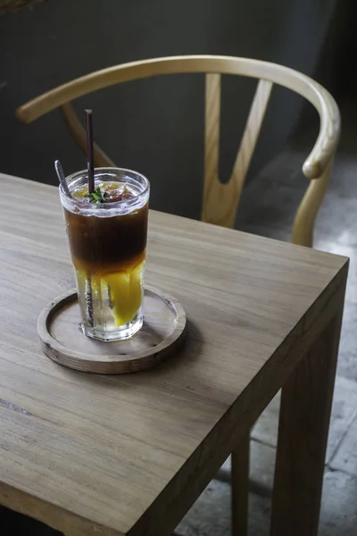Handtekening drankje van ijs perzik zwarte koffie — Stockfoto