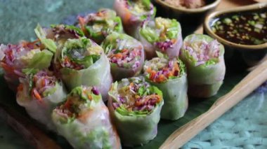 Limon suyu, taze sebzeli börek, stok görüntüleri.