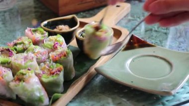 Taze sağlıklı yiyecekler, kızarmış fıstıklı börekler, stok görüntüleri.