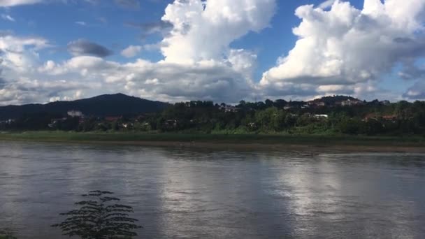 Yeşil Dağ Nehir Doğal Manzarası Stok Görüntüleri — Stok video