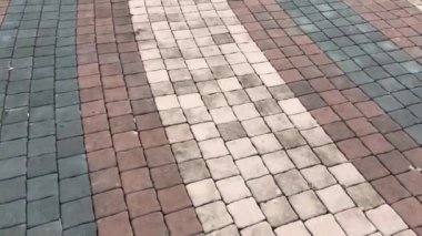 Eski tarz tuğla zemin yürüyüşü, stok görüntüleri.