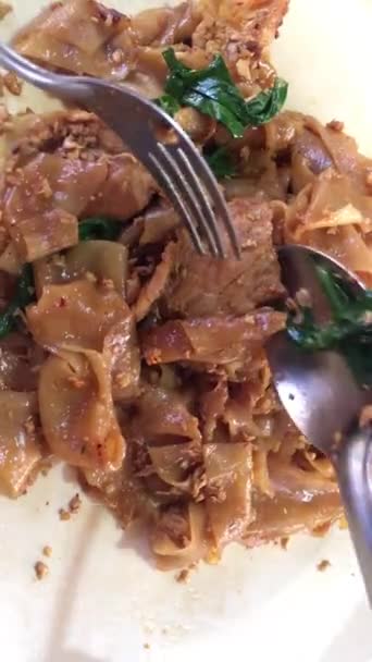 醤油とタイの炒め麺豚肉を攪拌 ストック映像 — ストック動画