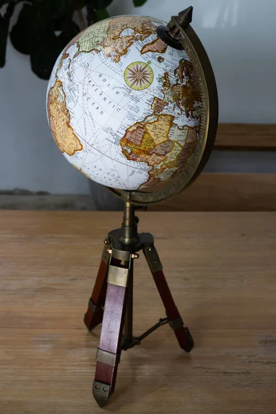 Vintage Globe Decorated Top Table Stock Photo — Stock Photo, Image