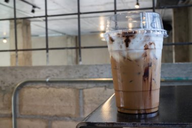 Kahve bardağında buzlu kahve, stok fotoğrafı.