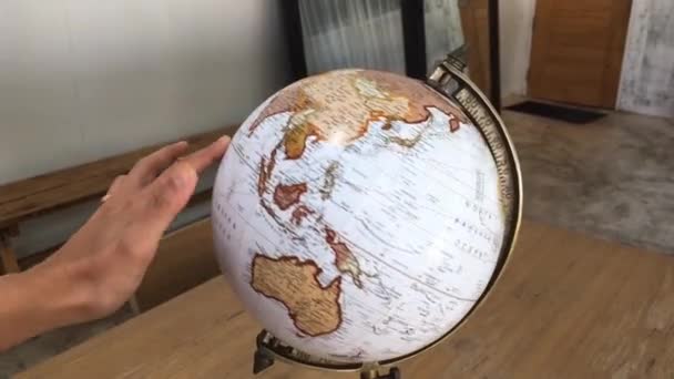 Hand Roll Retro Globe Item Stock Footage — Stock Video