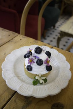 Taze pişmiş tatlı Kafede lezzetli kekler, stok fotoğrafı