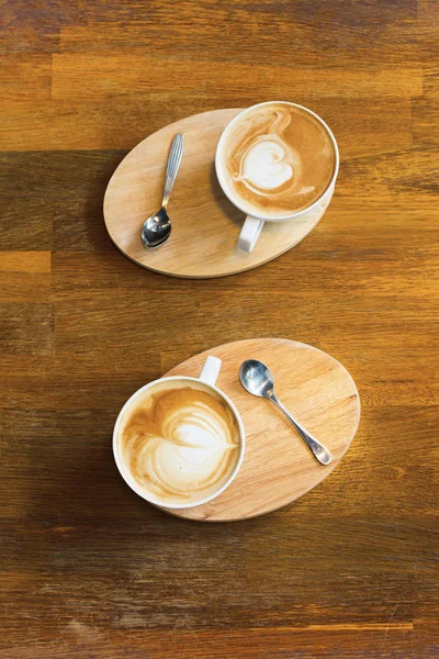 Δύο Φλιτζάνια Καφέ Latte Διακοσμημένα Εικόνα Καρδιά Top View Cafe — Φωτογραφία Αρχείου