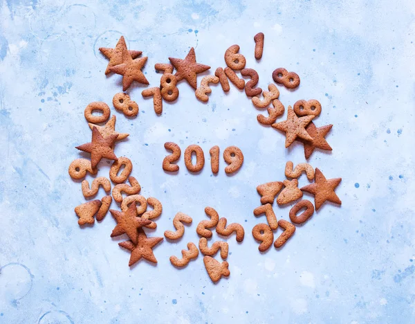 Figuras 2019 Felicitación Feliz Navidad Tarjeta Galletas Jengibre Diferentes Formas —  Fotos de Stock