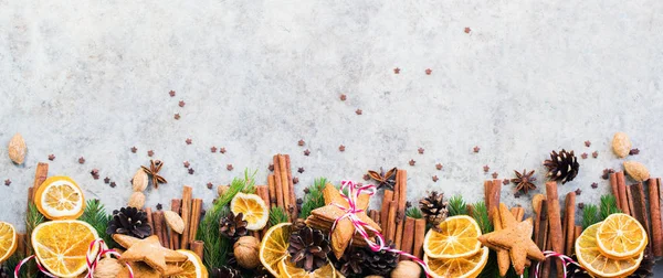 Gebakken Peperkoek Cookies Stervorm Homemade Gedroogd Sinaasappelen Segmenten Fir Tree — Stockfoto